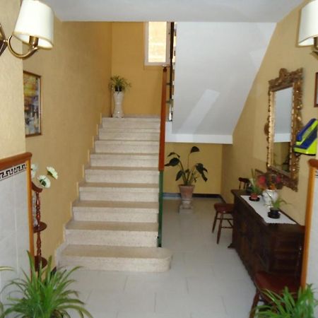 באנה Hostal Los Claveles מראה חיצוני תמונה
